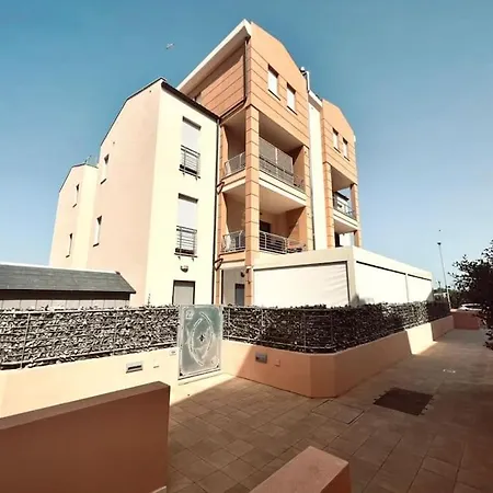 Luxurious-fully Equipped & Renovated-2room Suite-elevator-quite Area-secure Parking Apartment