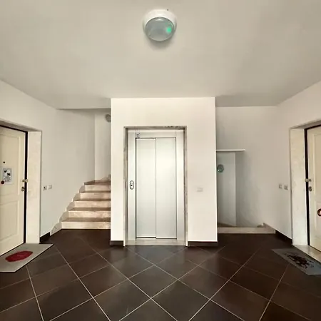 Apartment Luxurious-fully Equipped & Renovated-2room Suite-elevator-quite Area-secure Parking Olbia