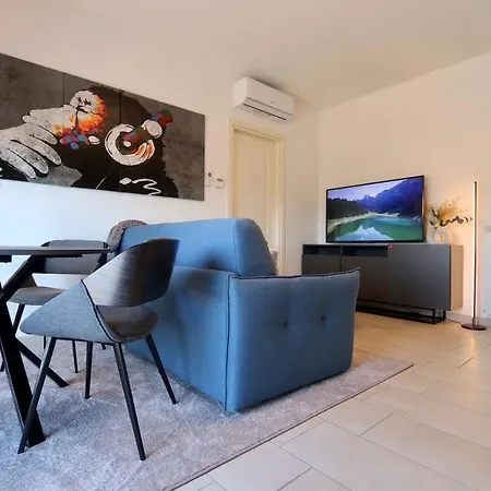 Luxurious-fully Equipped & Renovated-2room Suite-elevator-quite Area-secure Parking