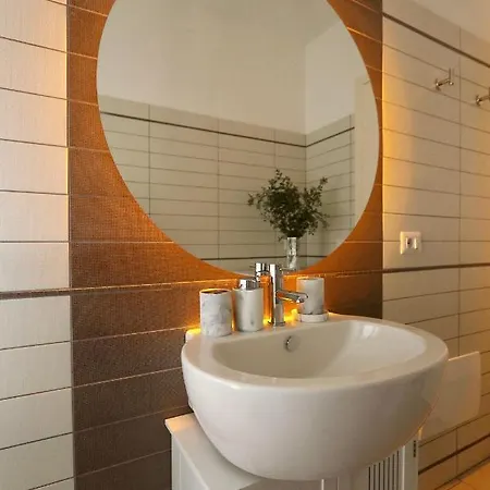 Luxurious-fully Equipped & Renovated-2room Suite-elevator-quite Area-secure Parking Apartment
