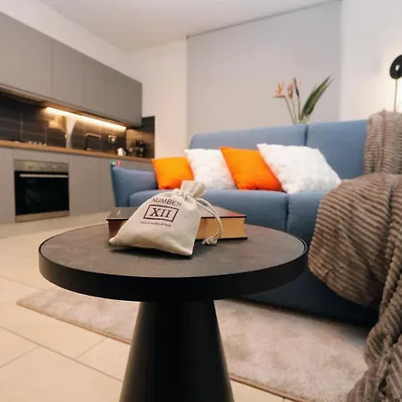 Luxurious-fully Equipped & Renovated-2room Suite-elevator-quite Area-secure Parking Apartment *